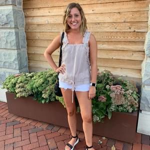 Meet your Posher, Chloe